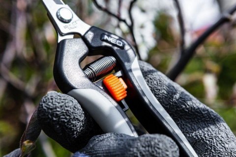 SEKATOR DO MŁODYCH PĘDÓW 185MM ZAKRES DO 6MM SEKATOR DO MŁODYCH PĘDÓW 185MM ZAKRES DO 6MM