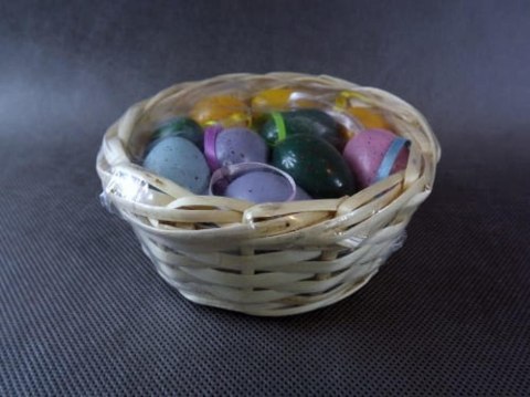 Komplet 16 Jajek w Wiklinowym Koszyczku - 12x5.5cm