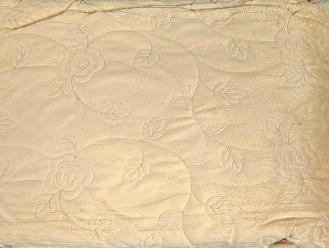 Komplet Welurowa Narzuta i Poszewki z Haftem Kwiatowym, Kolor Kremowy