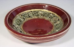 Okrągły Talerz Bordowy z Ażurowym Dekorem Zielonym 30 cm