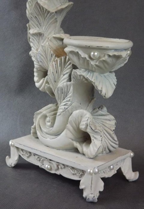 Romantyczny Świecznik Stojący z Perłami i Motywem Roślinnym 27x17 cm