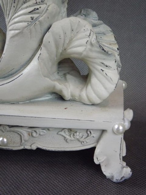 Romantyczny Świecznik Stojący z Perłami i Motywem Roślinnym 27x17 cm