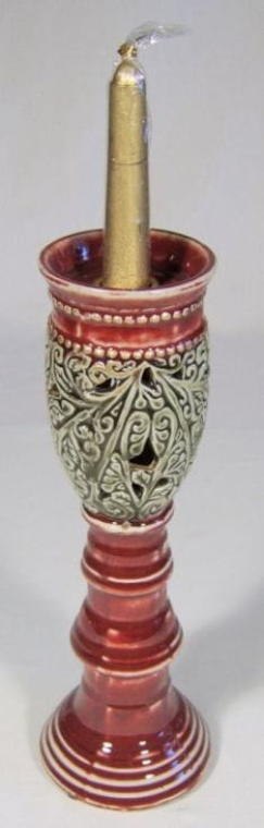 Świecznik Ceramiczny Bordowy z Zielonym Dekorem Świątecznym (Świeczka Dołączona)