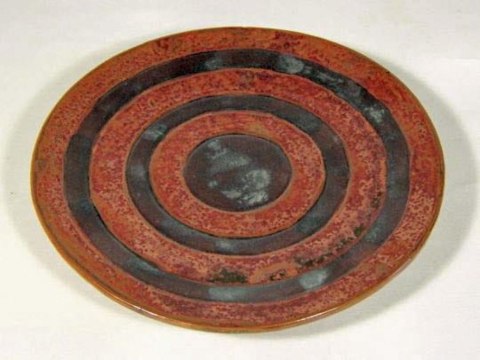 Talerz ceramiczny w pasy 21 cm z możliwością używania jako podstawka pod świeczki, kolor brązowy