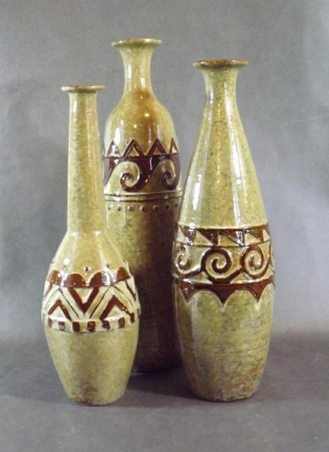 Wazon ceramiczny w kolorze piaskowym z brązowym szlakiem 42x12 cm