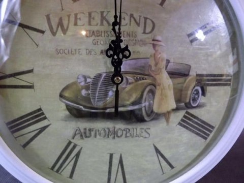 Zegar wiszący w białej ramie samochód 34 cm