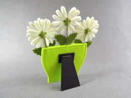 Zielona ramka na zdjęcie z trzema margaretkami na sprężynkach