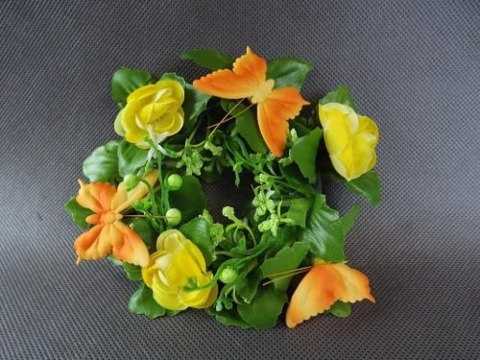Żółty stroik na świecę z pomarańczowymi motylkami - Średnica 8cm, Wielkość 15cm