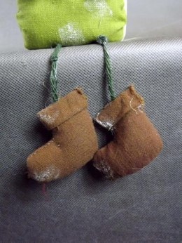 Aniołek ze zwisającymi nóżkami, YHAZ3039A-6