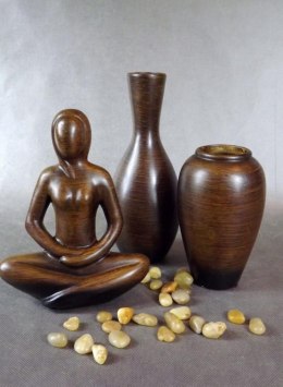 Ceramiczna Figurka Kobiety w Kolorze Brązowym 16x22x7 cm z Gumkami Antypoślizgowymi