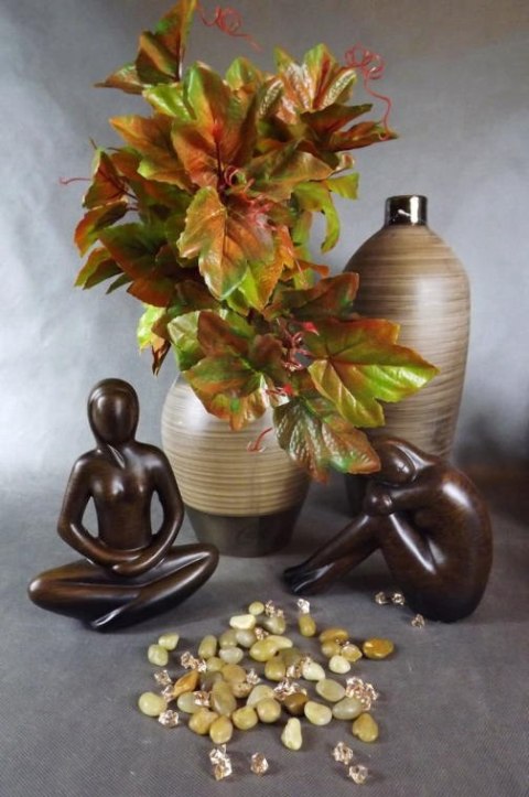 Ceramiczna Figurka Kobiety w Kolorze Brązowym 16x22x7 cm z Gumkami Antypoślizgowymi