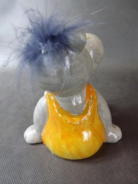 Ceramiczna stojąca hipopotamka z siwą czuprynką 17x15 cm