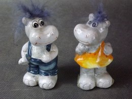 Ceramiczna stojący hipopotam z pierzastą czuprynką 9x4 cm