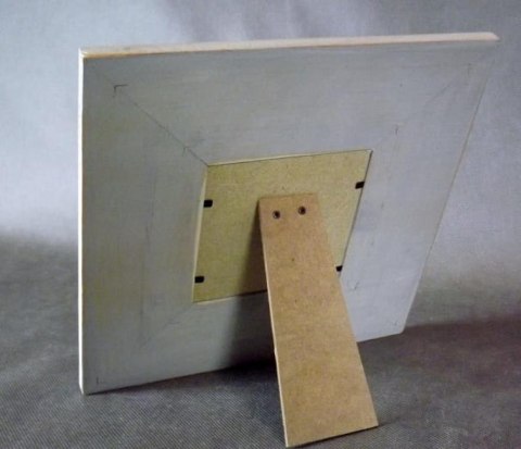 Drewniana stojąca ramka na zdjęcie 23x23 cm