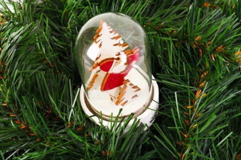 Drewniany Mikołaj w Kopule z LED - Dekoracja Świąteczna na Baterie, Kolor Czerwony