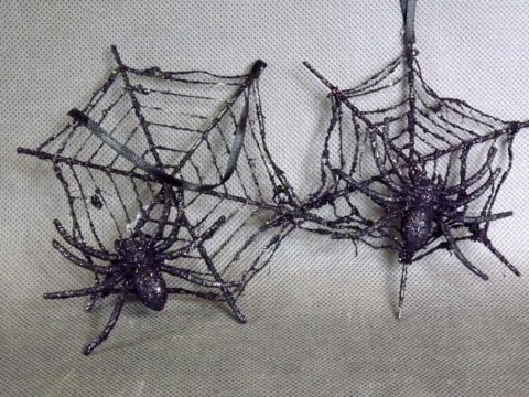 Komplet Czarnych Pajęczyn z Fioletowym Brokatem i Pająkami-Zawieszkami (2 sztuki)