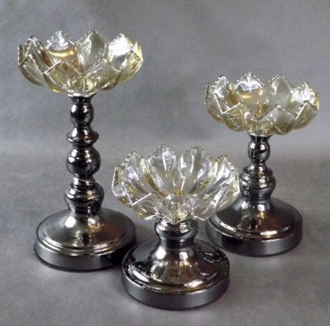 Kryształowy świecznik z chromowaną podstawą 15x22 cm