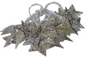 Lampa ozdobna Srebrne Gwiazdki z 20 białymi diodami LED zasilanymi bateriami AA
