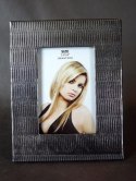 Ramka na zdjęcie stojąca kolor srebrny paski 19.5x15 cm