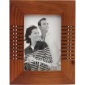 Drewniana stojąca żłobiona ramka na zdjęcie w kolorze brązowym 14x17,7 cm