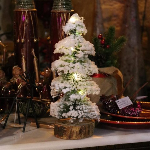 Choinka LED Ośnieżona na Drewnianej Podstawie, Zielona, 30cm, Zasilana Bateriami