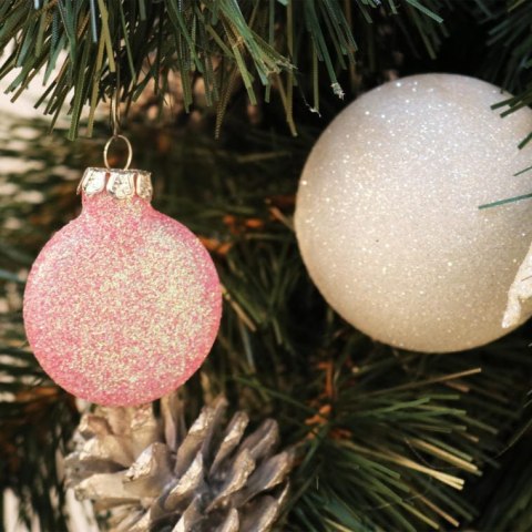 Komplet 8 płaskich, szklanych bombek w kolorze różowym