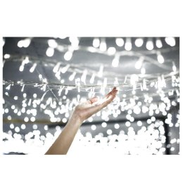 Lampki Choinkowe LED w Kształcie Śnieżynki na Druciku, Zasilane Bateriami, Kolor Zimny Biały