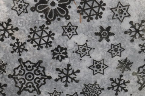 OBRUS Z ORGANZY ZE SREBRNYM NADRUKIEM 200X150 CM