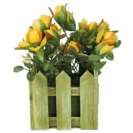 Różyczki w drewnianym płotku dekoracja wiosenna kompozycja