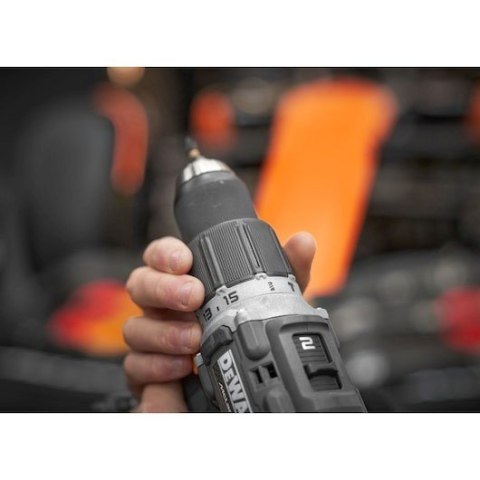 Wiertarko-wkrętarka McLaren DCD85MP2T 18V 2 aku 5Ah Wiertarko-wkrętarka McLaren DCD85MP2T 18V 2 aku 5Ah